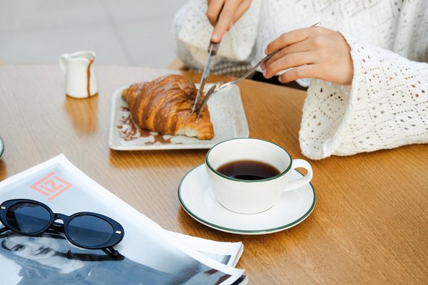 Rafraîchissez Votre Look Printanier : Les Indispensables Vintages à Adopter pour une Garde-Robe Stylée